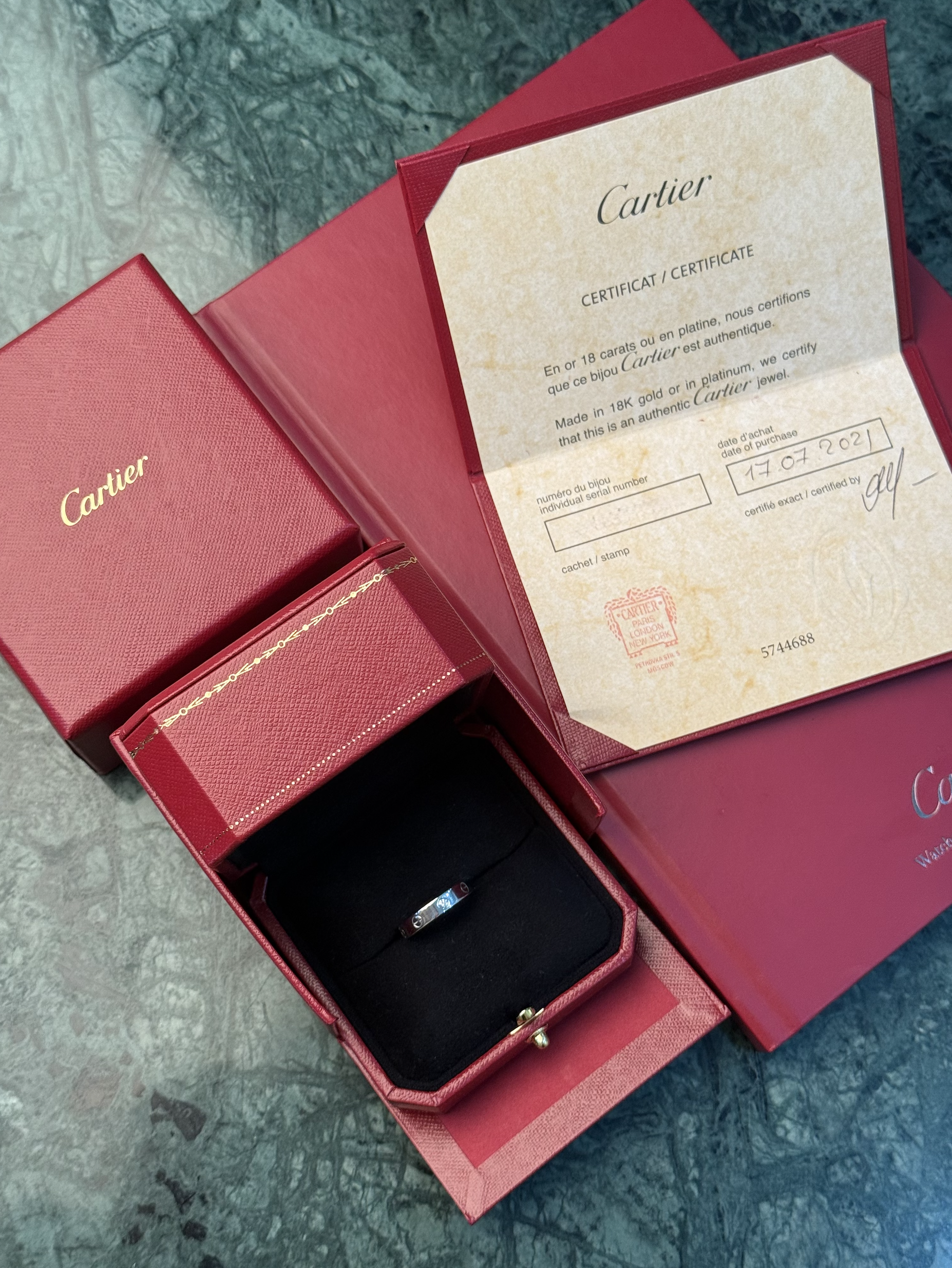 Кольцо c бриллиантом Cartier Love SMALL MODEL
