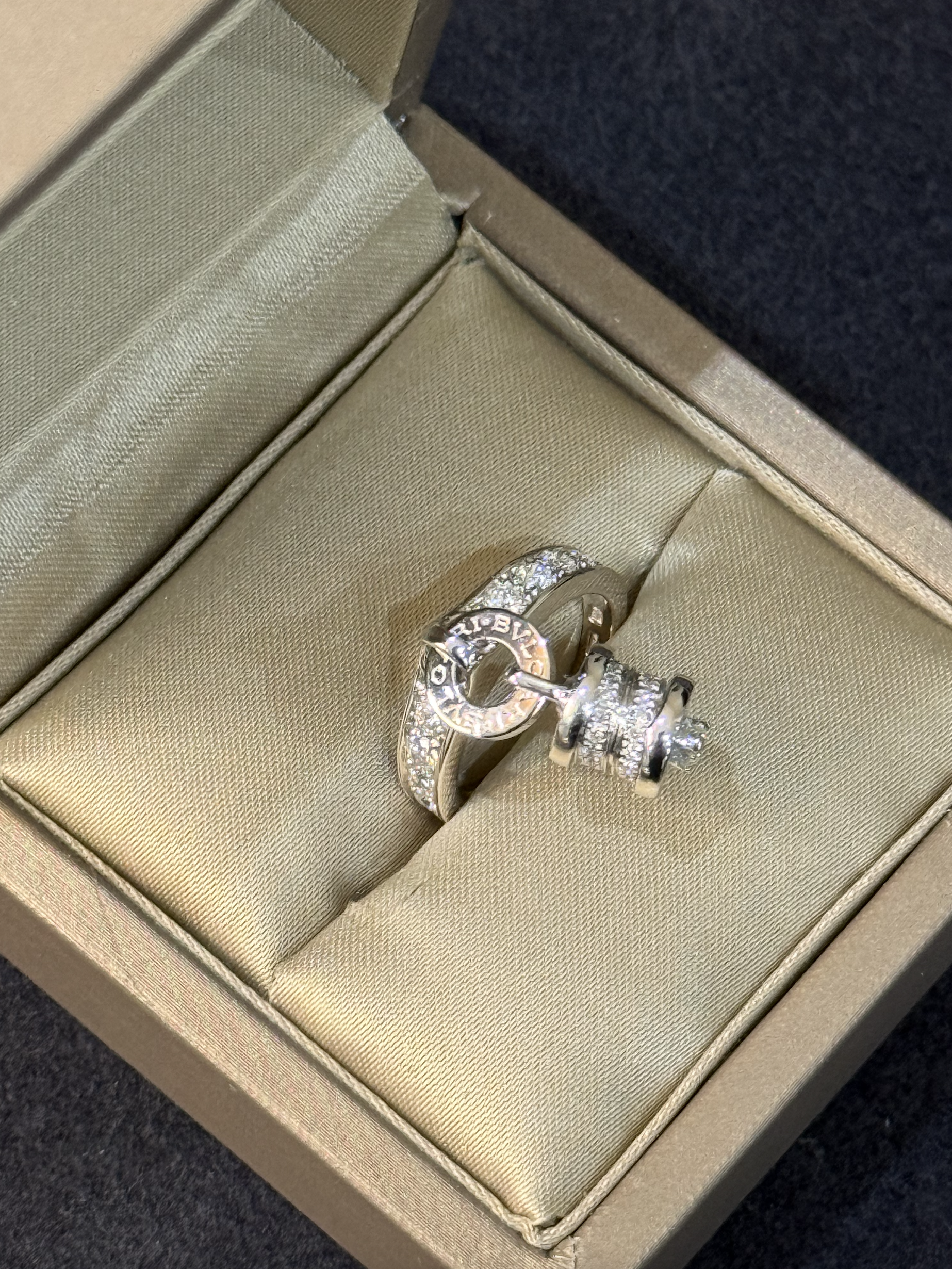 Кольцо с бриллиантами Bvlgari B.Zero1